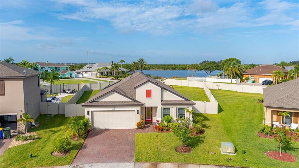 Attached, Exterior, Facade, Mediterranean