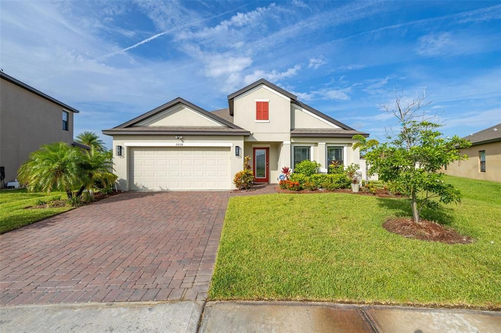 Attached, Exterior, Facade, Ranch