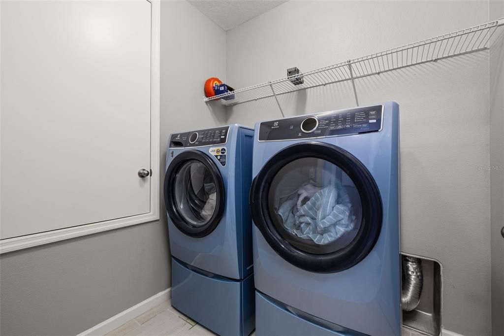Interior, Washer, Wood Texture Flooring