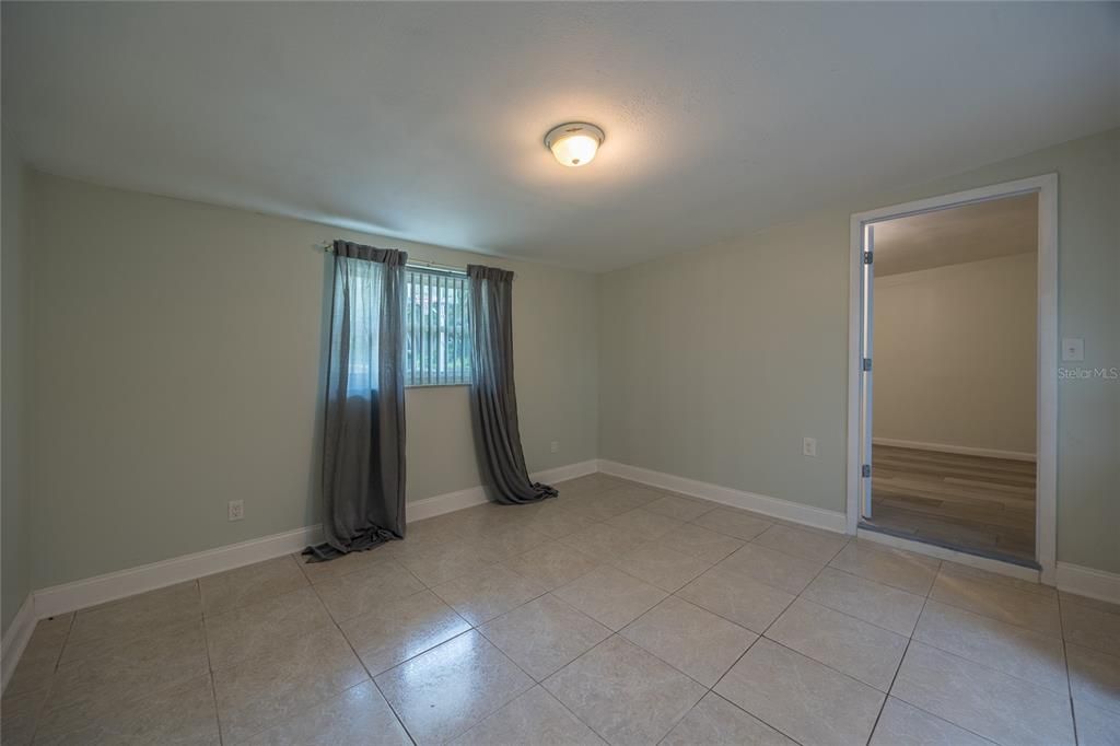 Empty room, Interior