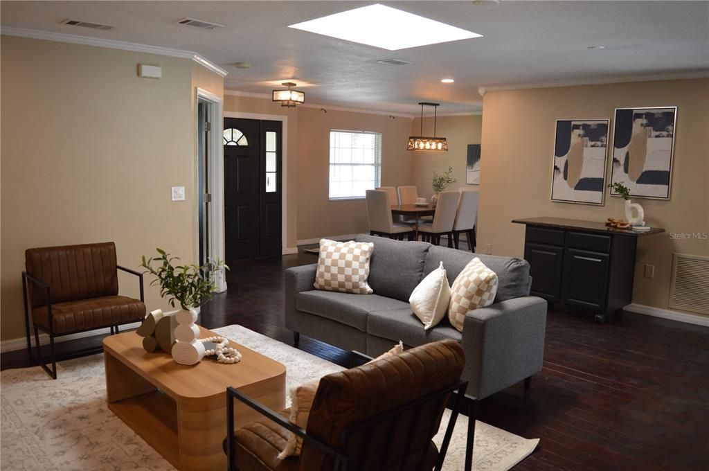 Dining room, Interior, Living room, Pendant Lights, Recessed Lighting, Wood Texture Flooring
