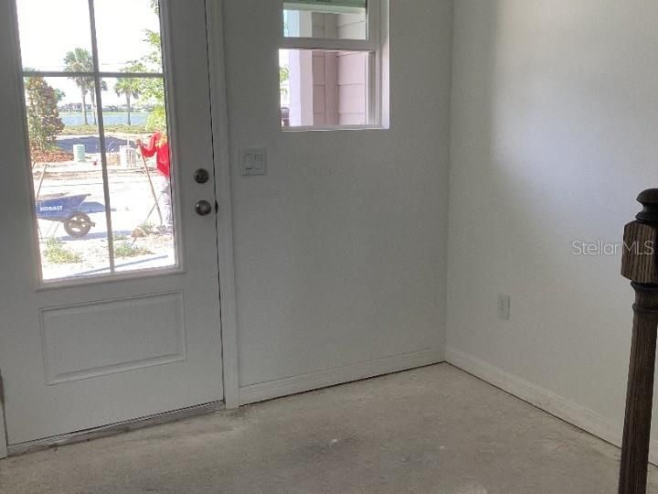 Empty room, Interior