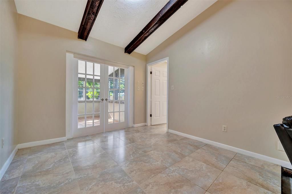 Empty room, Interior, Wooden Beams