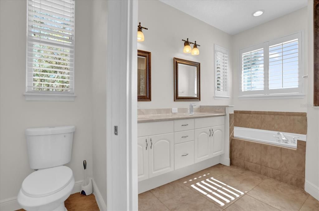 Bathroom, Dual Sink Vanities, Interior, Recessed Lighting