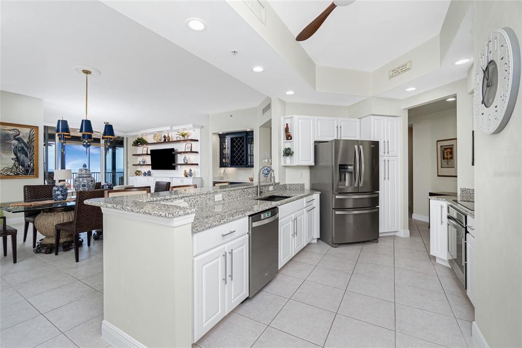 Dining room, Interior, Kitchen, Pendant Lights, Recessed Lighting, Stainless Steel Appliances
