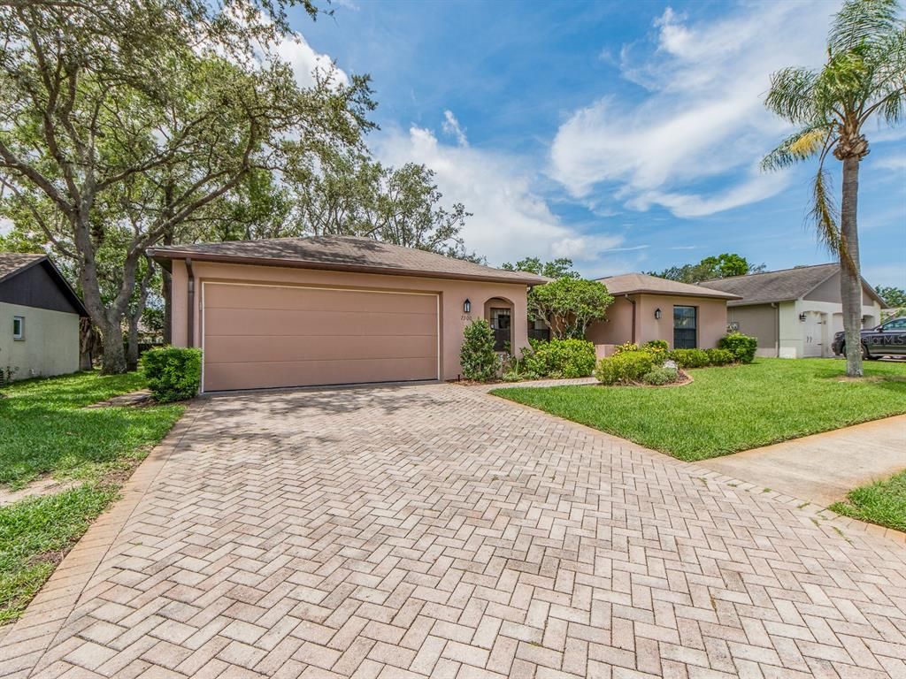 Attached, Exterior, Facade, Ranch