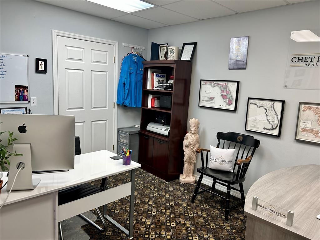 Home Office, Interior