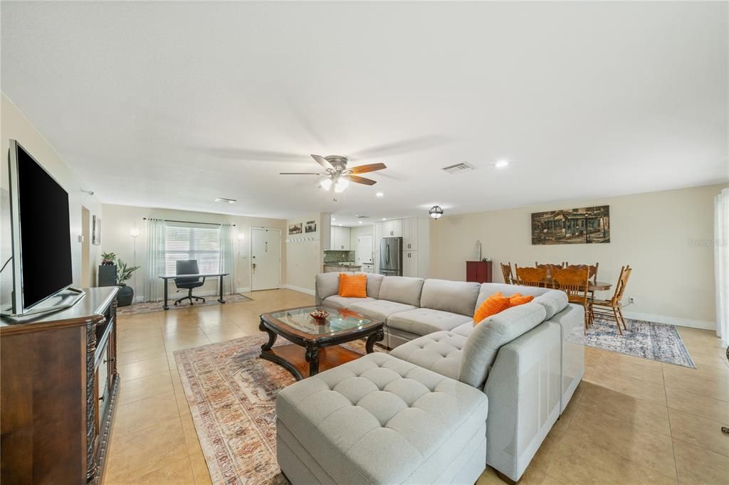 Dining room, Interior, Living room, Recessed Lighting