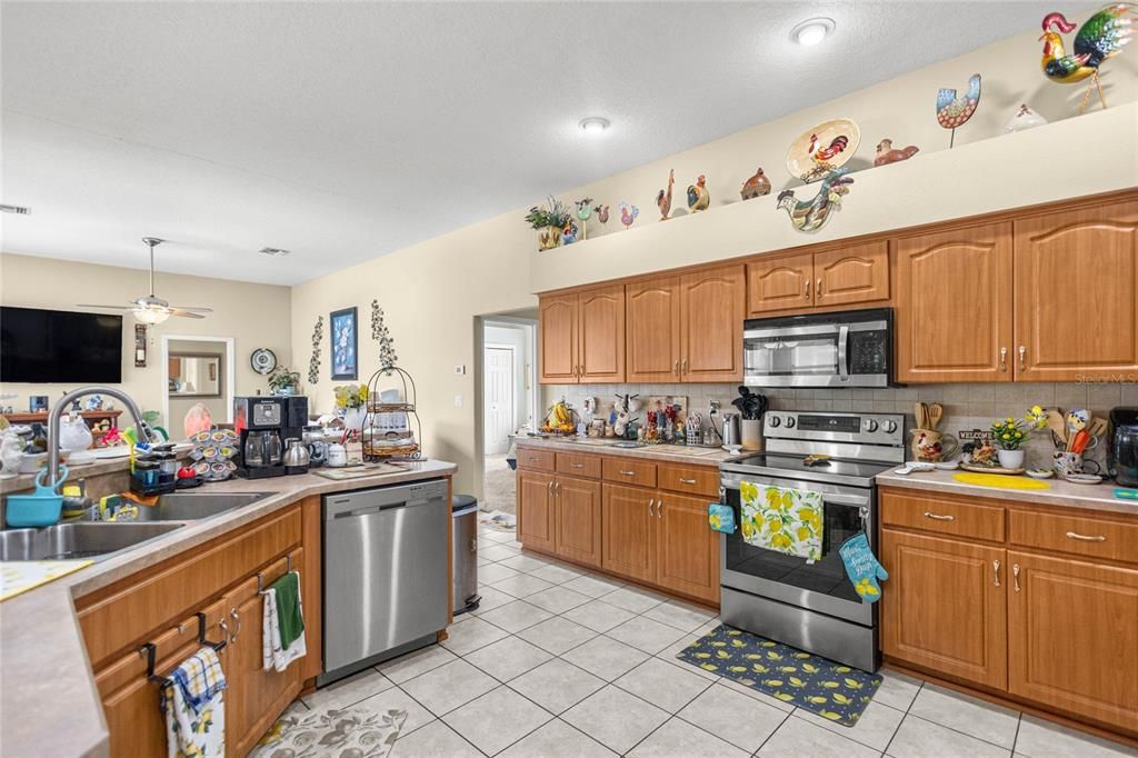 Interior, Kitchen, Pendant Lights, Recessed Lighting, Stainless Steel Appliances