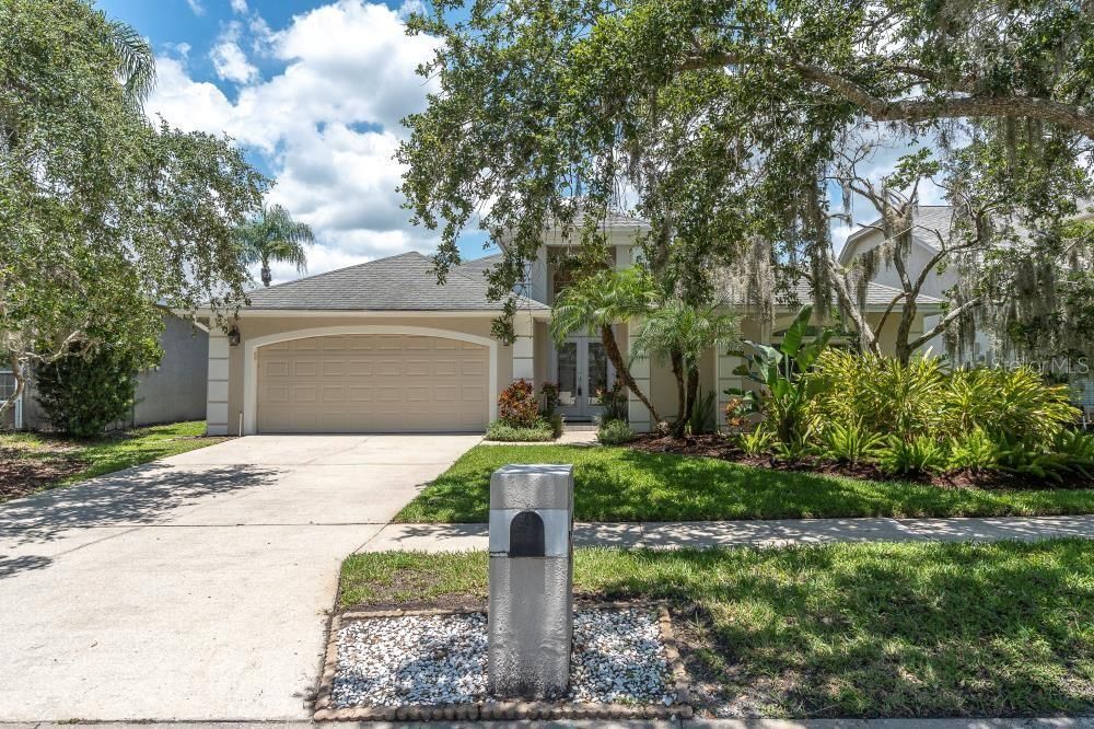 Attached, Exterior, Facade, Ranch
