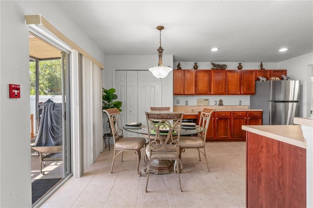 Dining room, Interior, Kitchen, Pendant Lights, Recessed Lighting, Stainless Steel Appliances