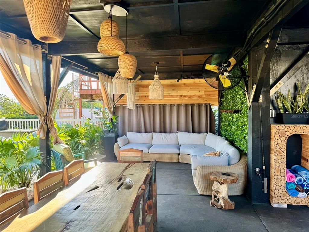 Exterior, Outdoor Kitchen