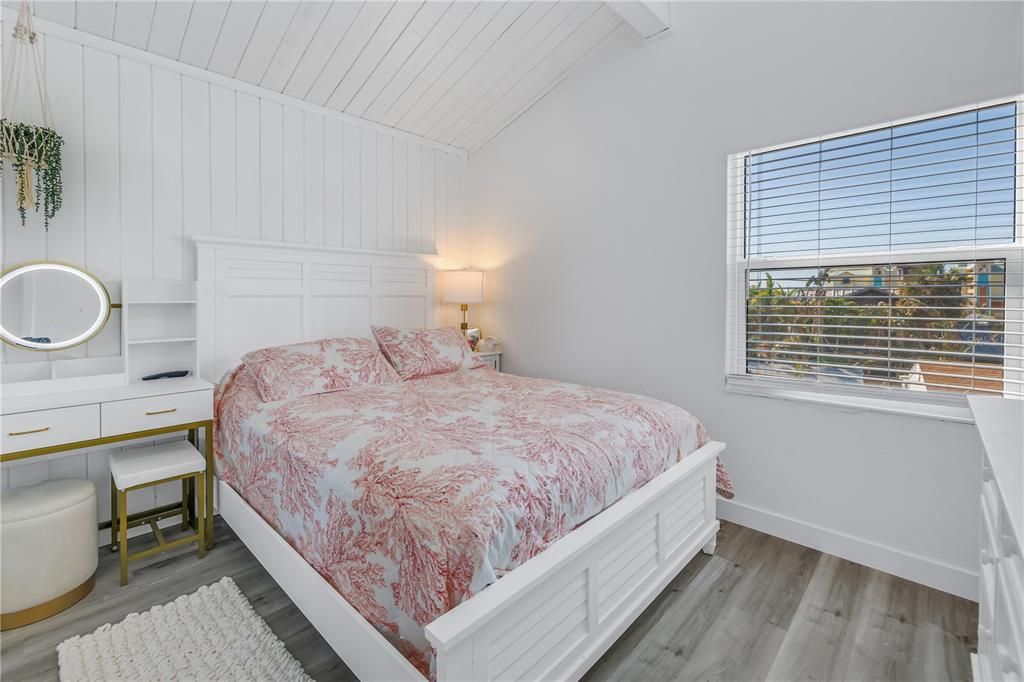Bedroom, Interior, Pendant Lights, Wood Texture Flooring