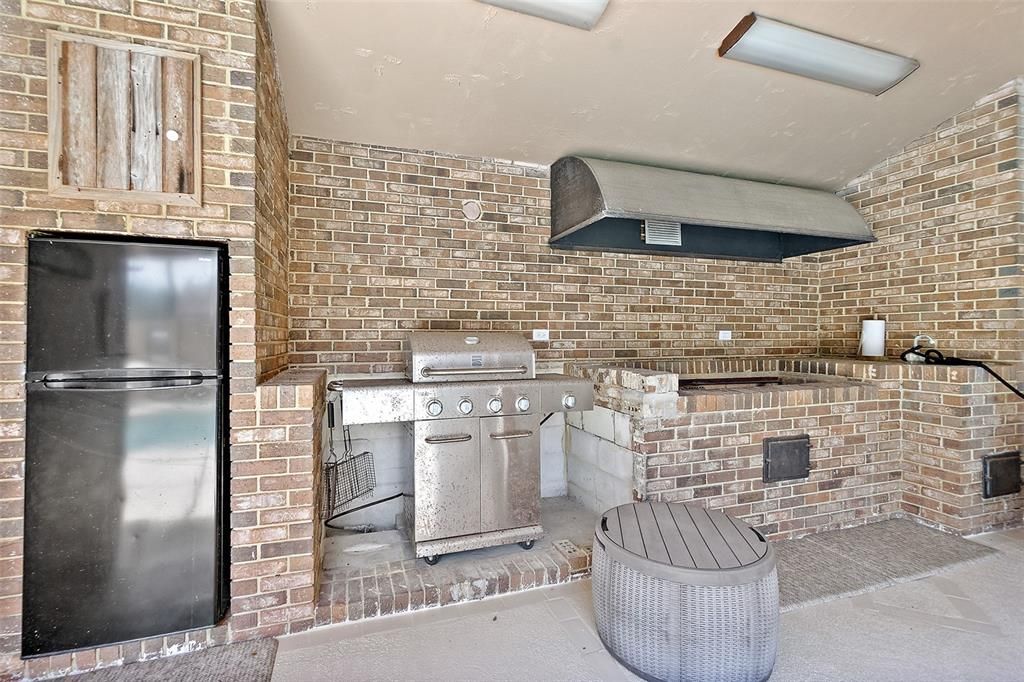 Exterior, Outdoor Kitchen