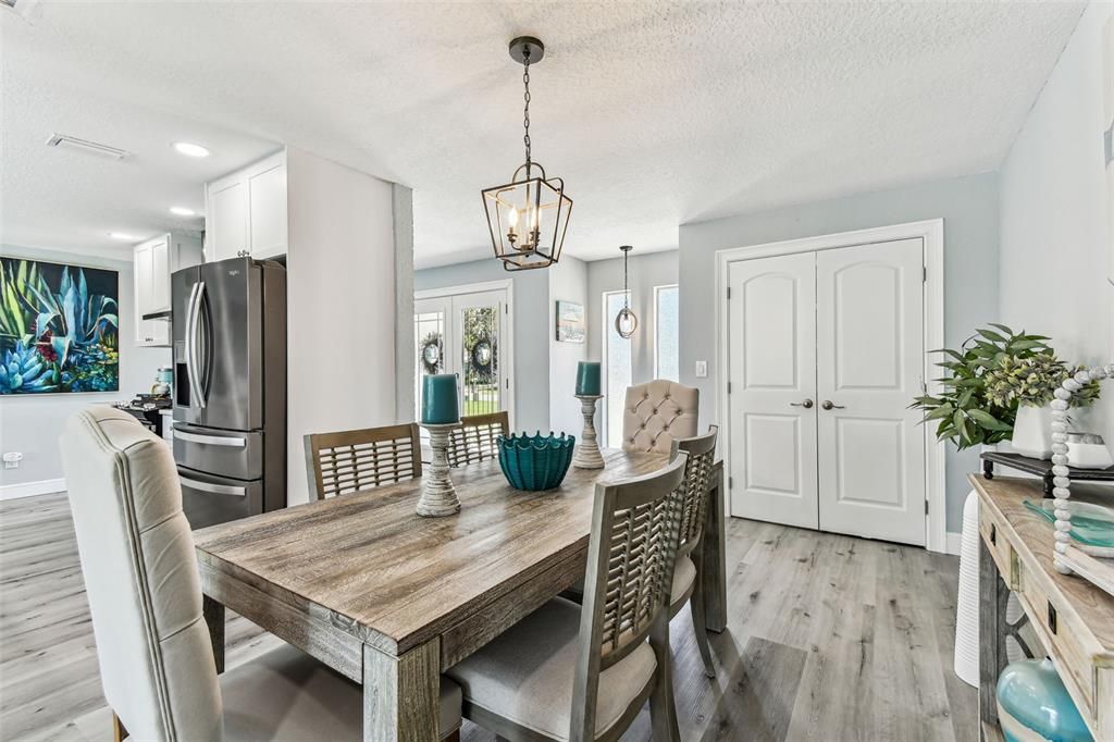 Dining room, Interior, Kitchen, Pendant Lights, Recessed Lighting, Wood Texture Flooring