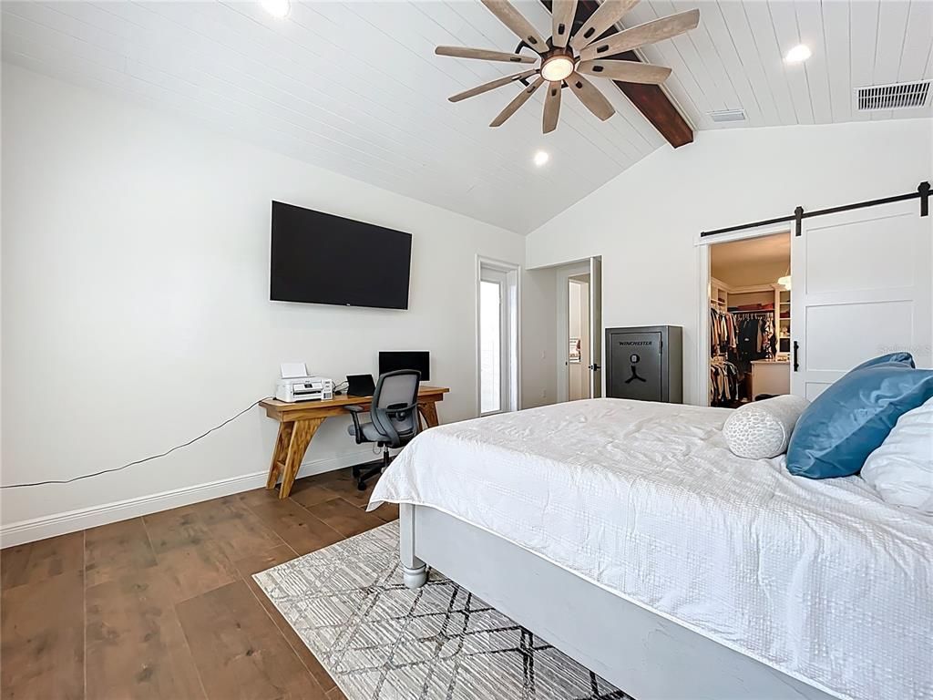 Bedroom, Home Office, Interior, Recessed Lighting, Wood Texture Flooring