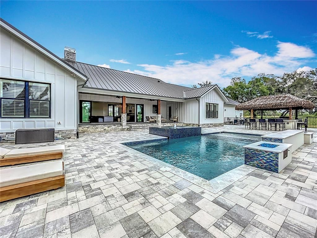Exterior, Outdoor Kitchen, Pool