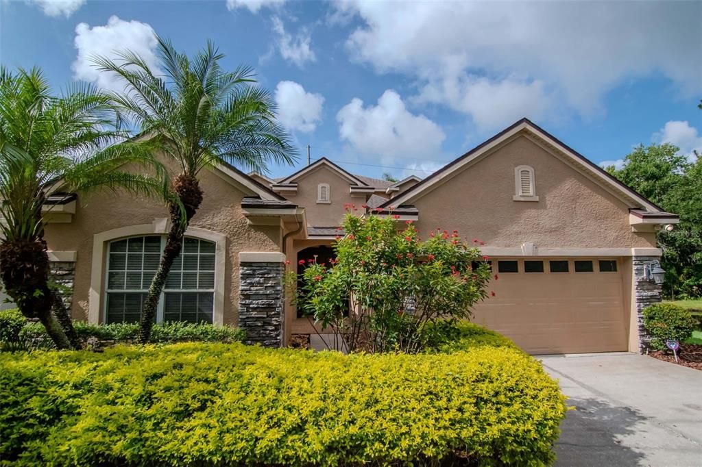 Attached, Exterior, Facade, American Craftsman