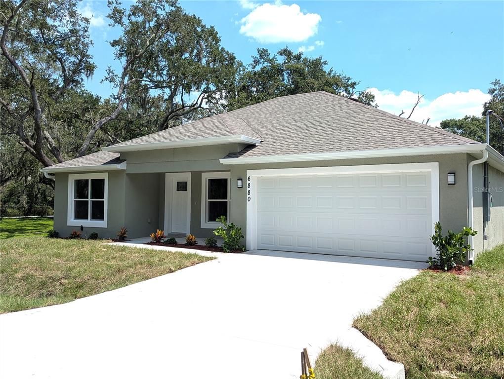 Attached, Exterior, Facade, Ranch