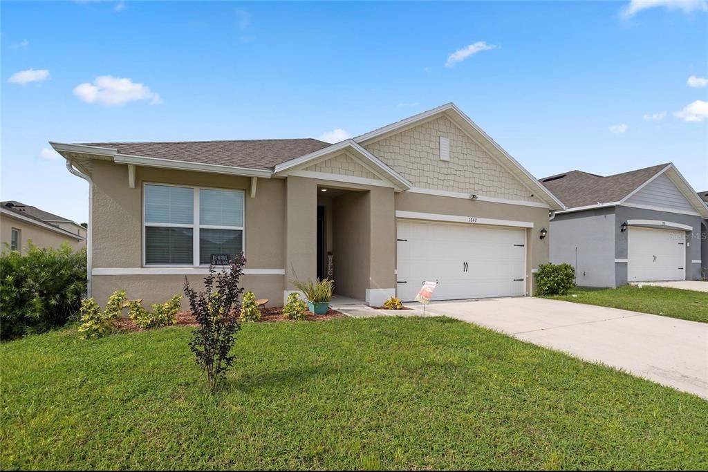 Attached, Exterior, Facade, American Craftsman