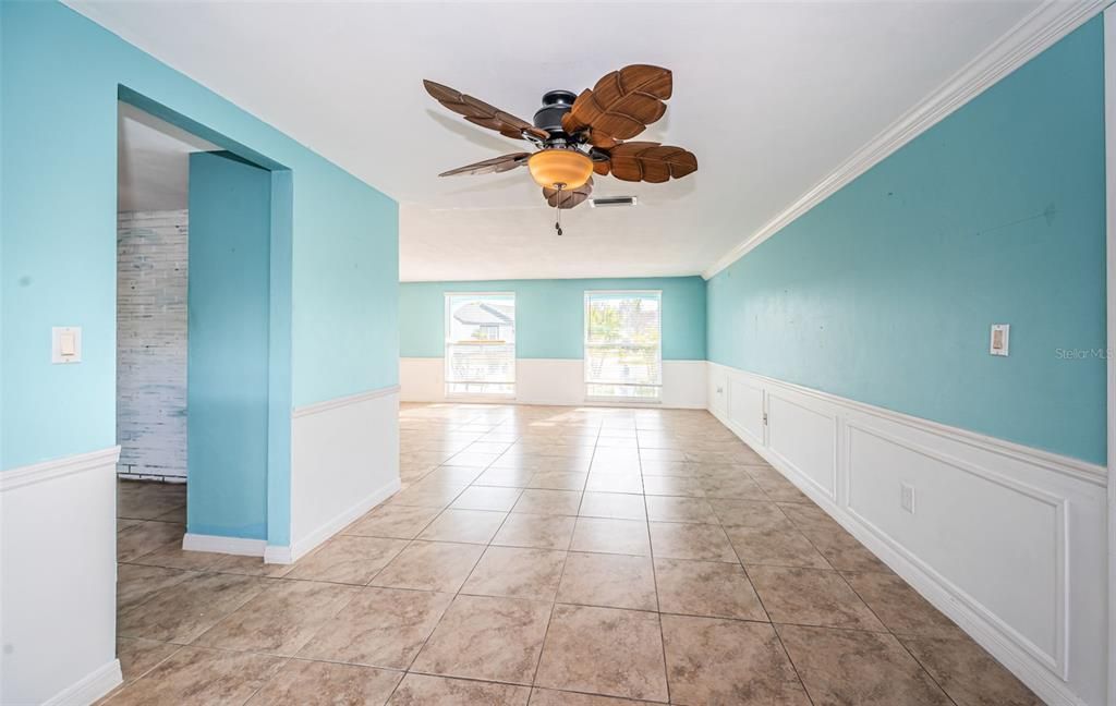 Empty room, Interior