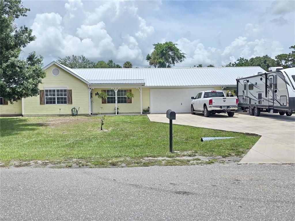Attached, Exterior, Facade, Ranch