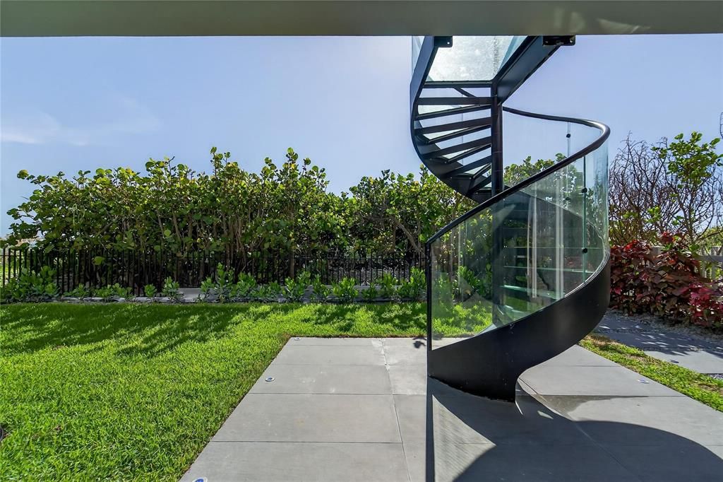 Backyard, Exterior