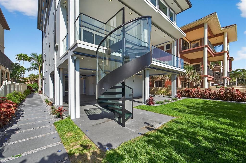 Backyard, Exterior