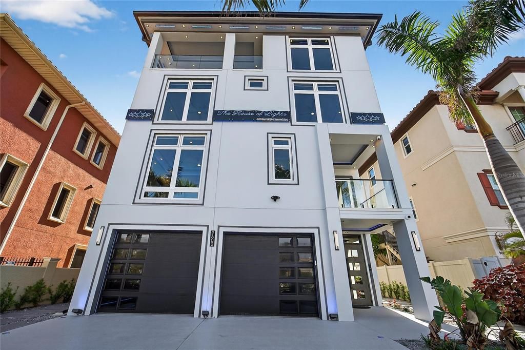 Attached, Exterior, Facade, Rowhouse