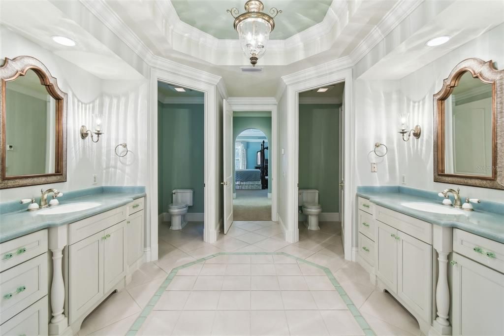 Bathroom, Dual Sink Vanities, Interior, Recessed Lighting