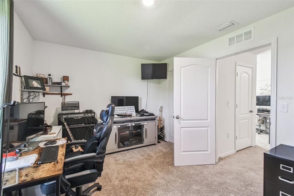 Home Office, Interior