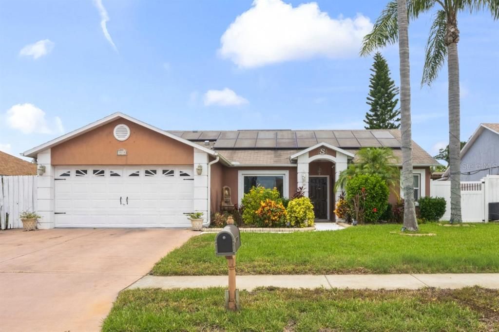 Attached, Exterior, Facade, Ranch
