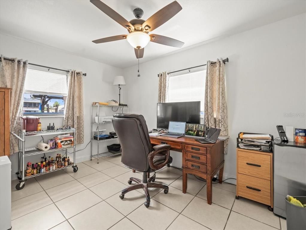 Home Office, Interior
