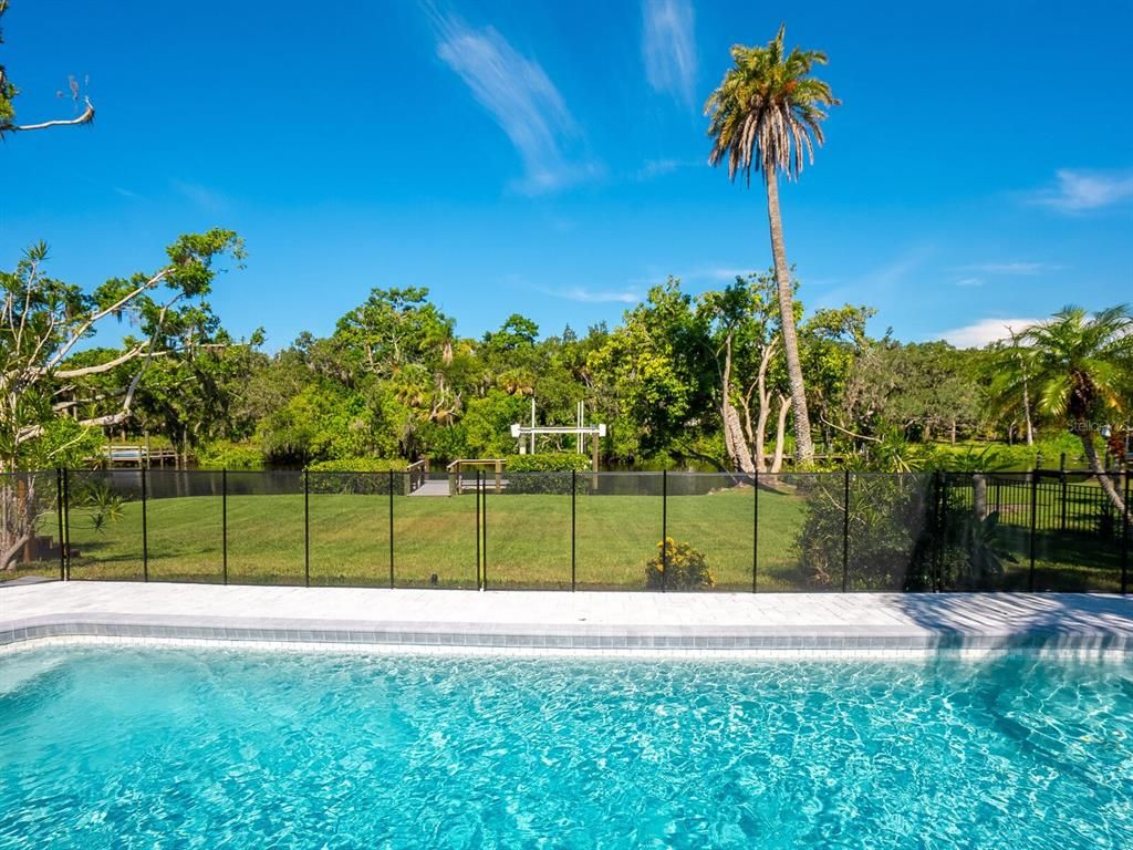 Exterior, Pool