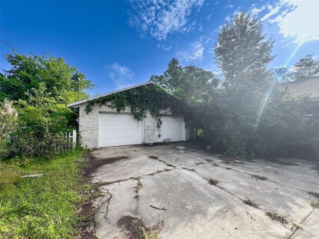 Detached Garage, Exterior