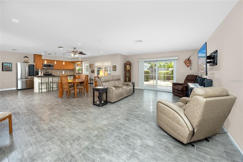 Dining room, Interior, Kitchen, Living room, Pendant Lights, Recessed Lighting, Stainless Steel Appliances