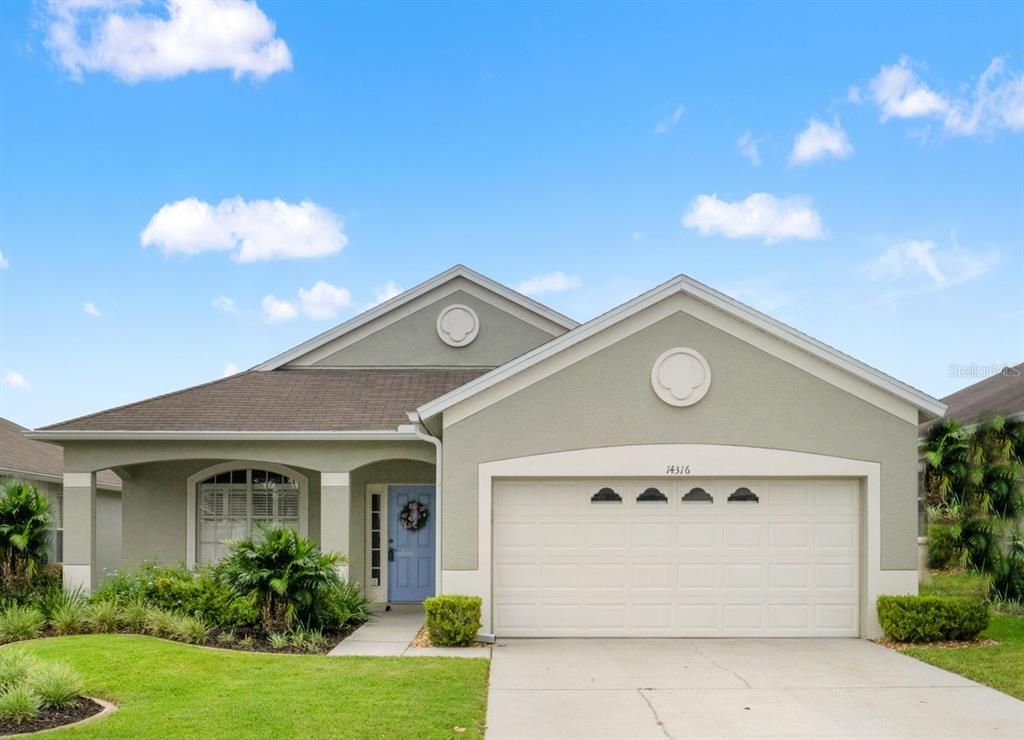 Attached, Exterior, Facade, American Craftsman