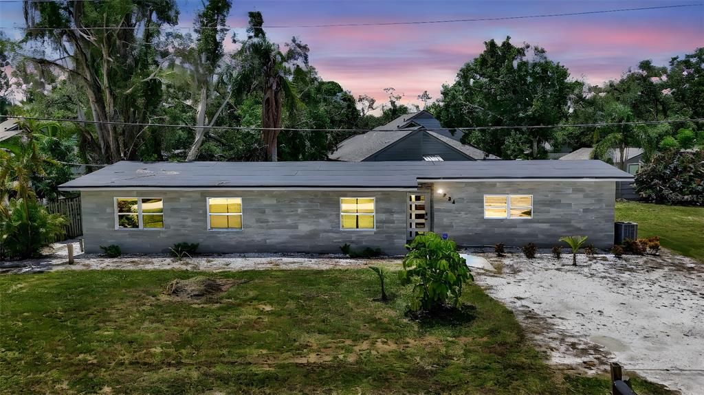 Backyard, Exterior, Facade, Ranch