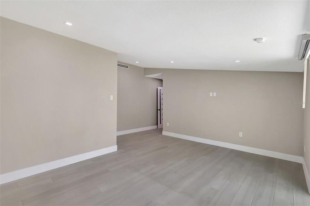 Empty room, Interior, Recessed Lighting, Wood Texture Flooring