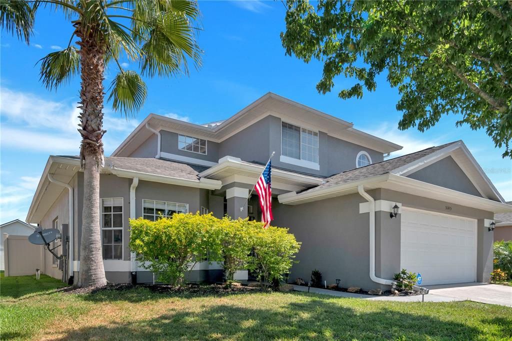 Attached, Exterior, Facade, American Craftsman
