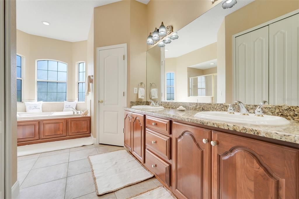 Bathroom, Dual Sink Vanities, Interior, Recessed Lighting