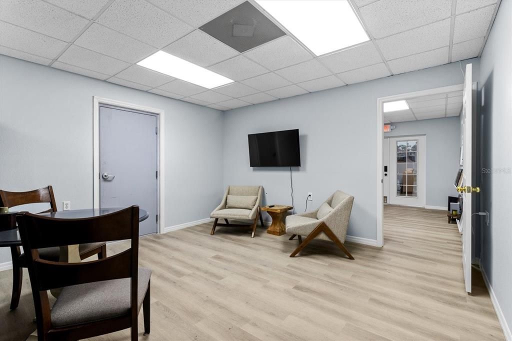 Interior, Recessed Lighting, Wood Texture Flooring