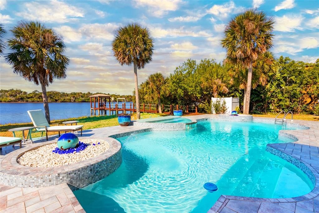 Exterior, Pool, Water