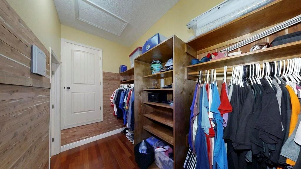 Interior, Walk-in Closets, Wood Texture Flooring