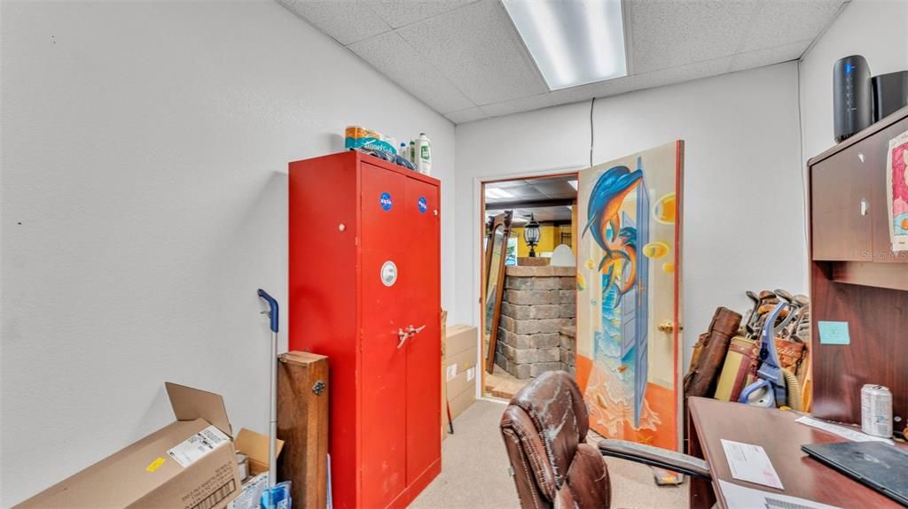 Home Office, Interior