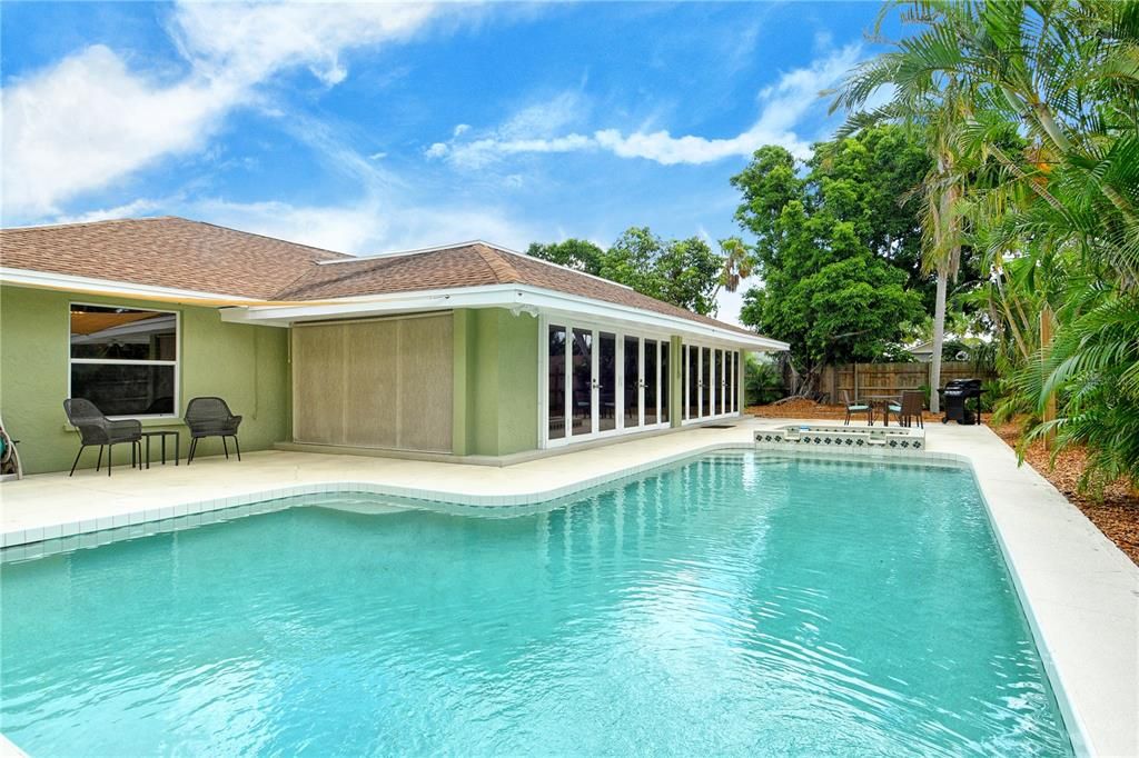 Exterior, Pool