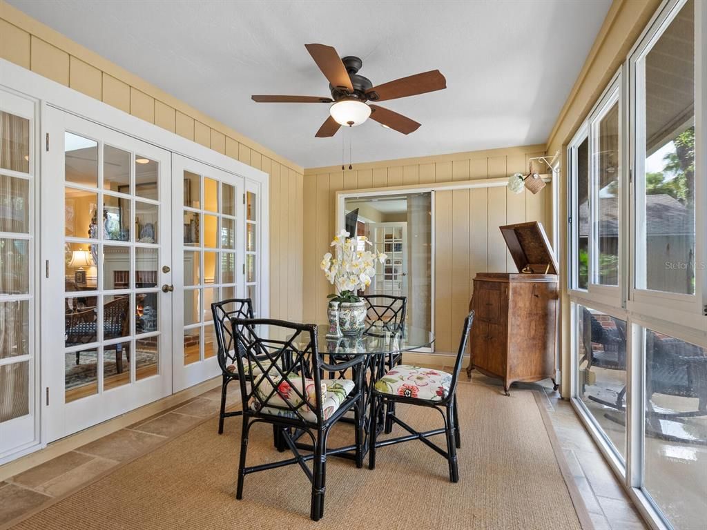Dining room, Interior, Piano