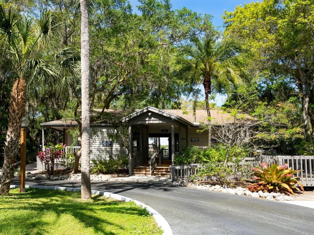 Exterior, Facade, Ranch