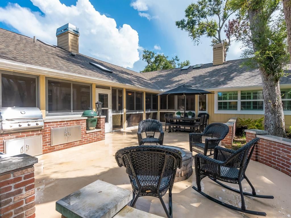 Exterior, Outdoor Kitchen