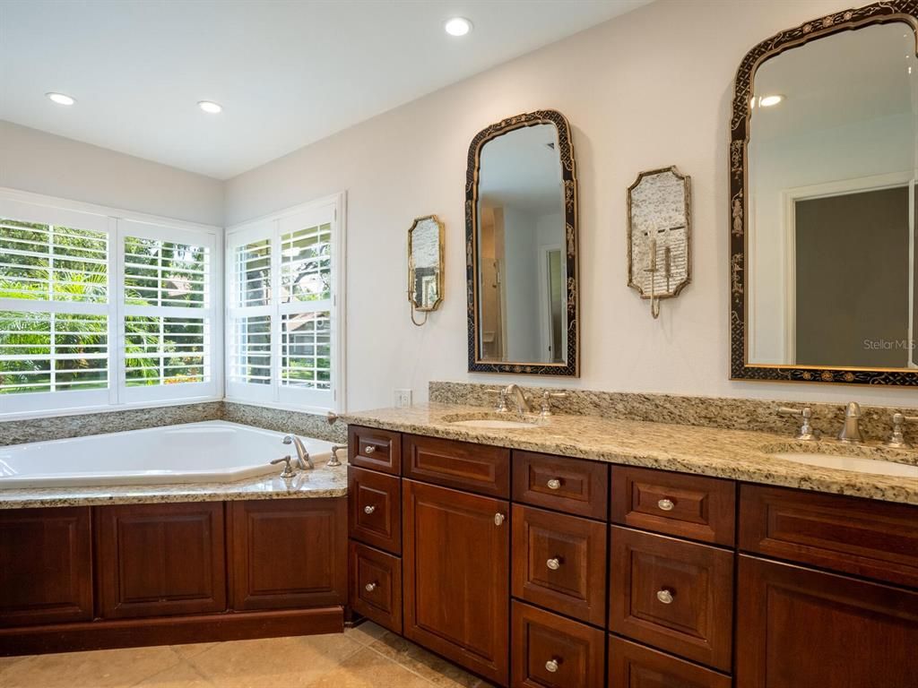 Bathroom, Dual Sink Vanities, Interior, Recessed Lighting